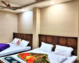Shamim Residency ---Near Nizamuddin Aulia Dargah - New Delhi - Bedroom