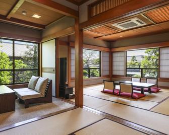 Beautiful Japanese Garden Kagetsu - Fuefuki - Pokój dzienny