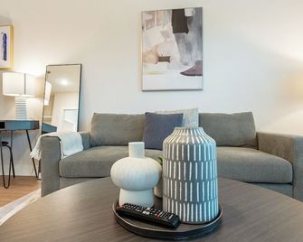 Landing Apartments - Seguin - Seguin - Вітальня