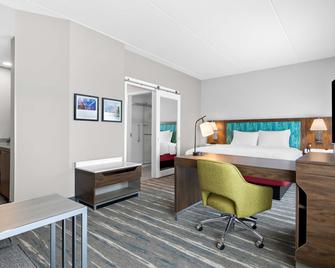 Hampton Inn & Suites Chicago Medical District UIC - Chicago - Bedroom