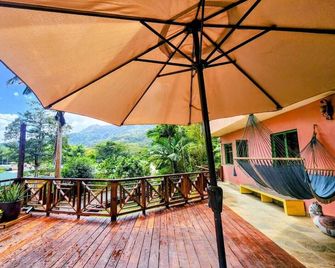 Enjoy the beautiful greenery of Santa Cruz. 20 minutes to Maracas beach! - Maraval - Balcón