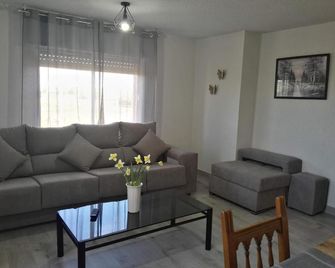 Vivienda Turistica El Asturiano - 몬타마르타 - 거실