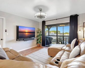 LakeView Fresh and New Bass N Sun King Bed Pool - Clewiston - Wohnzimmer