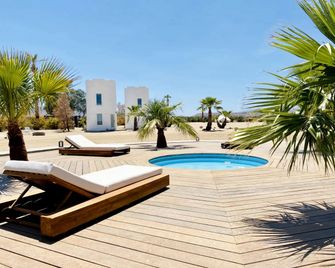 The Castle House Estate Luxury Bell Tent, Joshua Tree, Ca - Joshua Tree - Pool