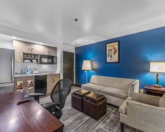 Metro Tempe Apartments Studio W Two King Beds - Tempe - Living room