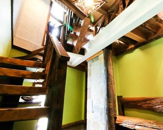 Fanlin House - Xincheng Township - Escadas