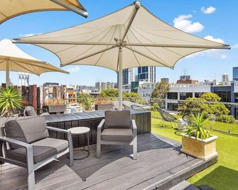 Nest on Newcastle - E7 - פרת' - מרפסת