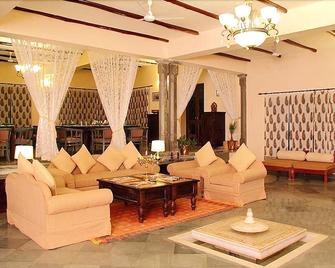 Jhadol Safari Resort - Udaipur - Living room