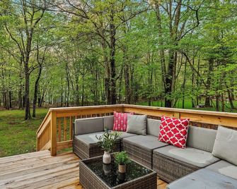The Tranquil Trails by Avantstay Lake Access, Deck, Fireplace - Albrightsville - Balkon