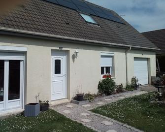Room in a detached house with terrace and garden. - Eu - Building