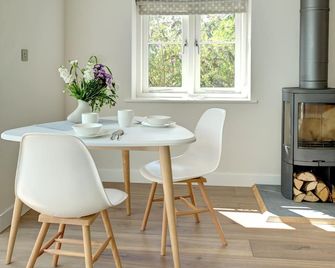 1 bedroom accommodation in Near Cirencester - 比伯里 - 餐廳