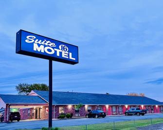 Suite 16 Motel - Gore - Building