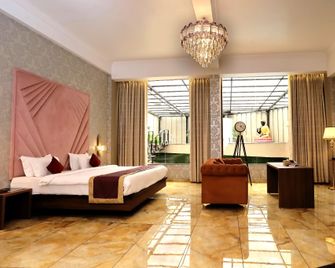 Hotel Reyansh Pride - Boisar - Bedroom