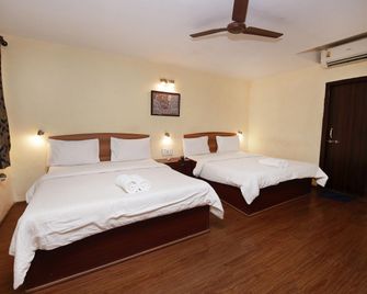 Westend Hotel - Matheran - Bedroom