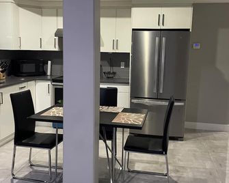 Wonderful bed & breakfast with WiFi in charming Edmonton - Nisku - Küche