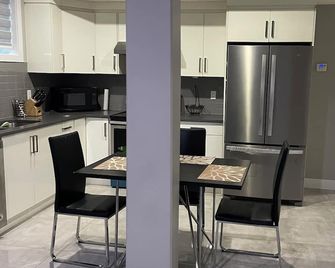 Wonderful bed & breakfast with WiFi in charming Edmonton - Nisku - Cuisine
