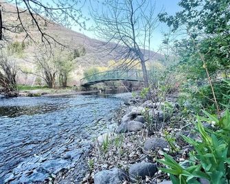Serene 2-bedroom cabin on The Provo River - Provo - Outdoors view