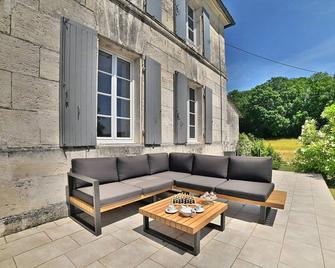Awesome Home In Arthenac With Wifi - Archiac - Patio
