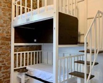 New Generation Hostel Florence Center - Florença - Escadas