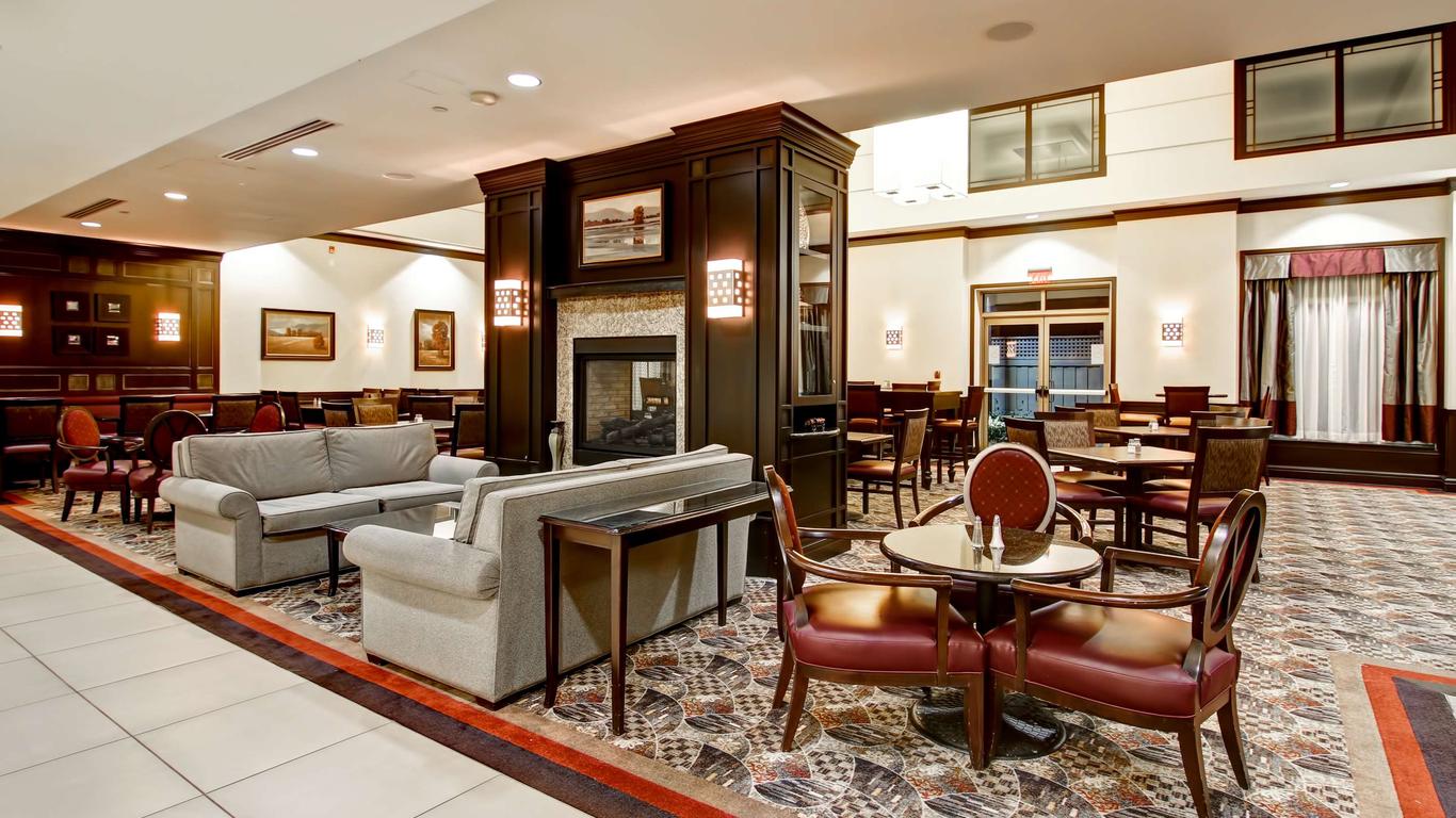 Homewood Suites by Hilton Toronto Airport Corporate Centre