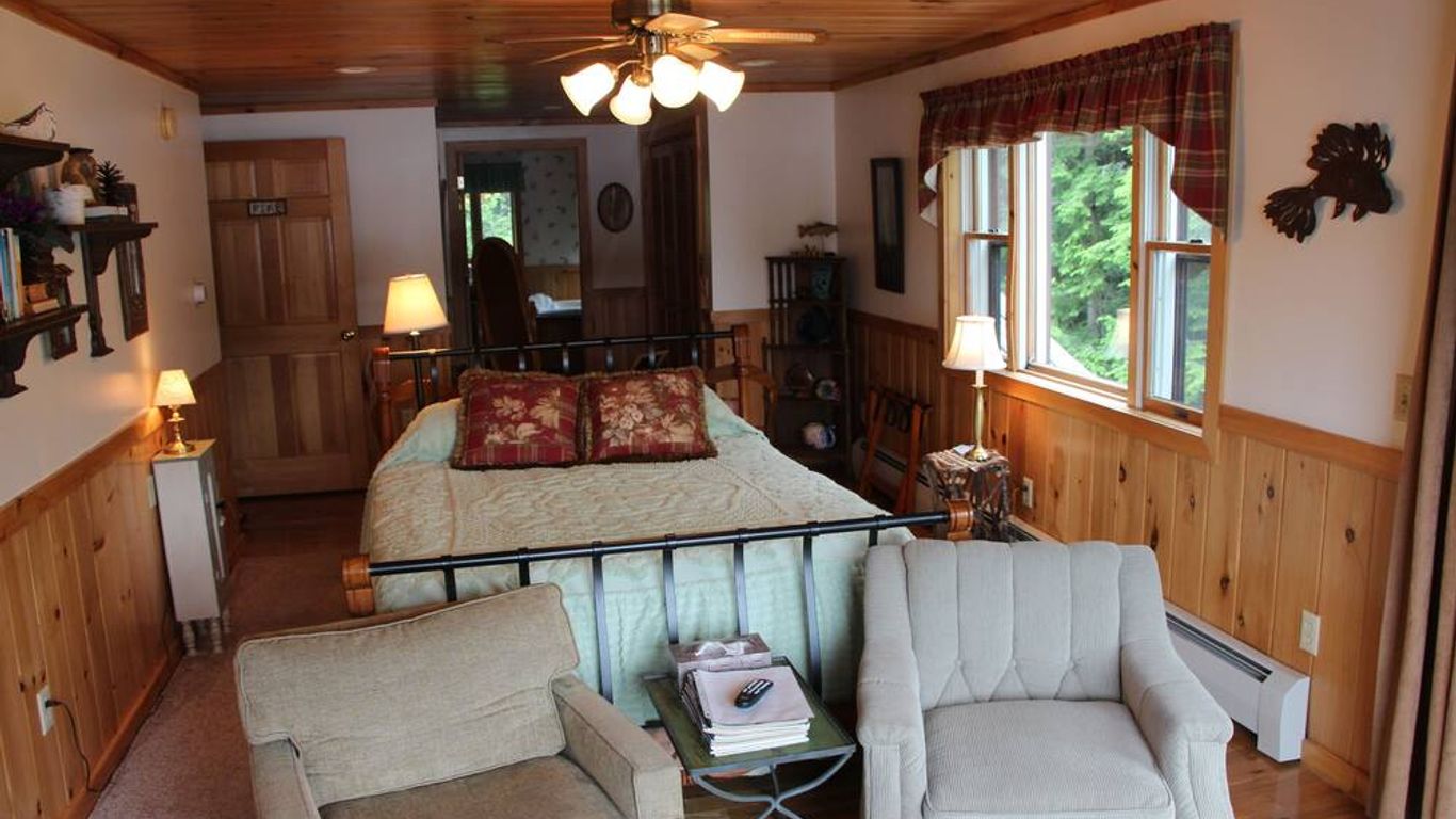 Kiwassa Lake Bed & Breakfast