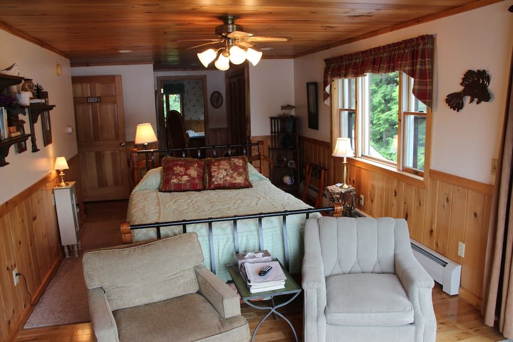 Kiwassa Lake Bed & Breakfast - Saranac Lake - Living room