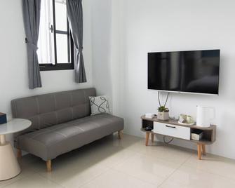 The yard - Jiaoxi Township - Living room