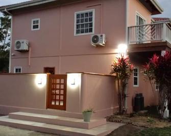 Affordable Luxury in pristine eco-friendly environment. - Belmopan - Building