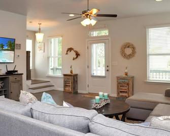 Embreeze Beach Casa by Pristine Properties Vacation Rentals - Port St. Joe - Sala de estar