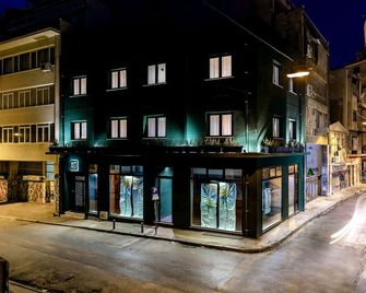 Nin&Bau Sarri 2 - Athens - Building