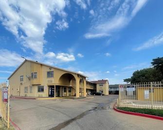 Red Crown Inn - Dallas - Gebäude
