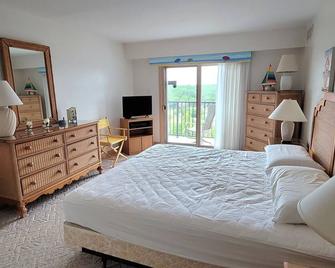 Linens & Daily Activities Included! Oceanfront/Boardwalk Building W/Rooftop Pool Enjoy The Grande View Of Lake Gerar From This Penthouse Condo While Having Coffee On One Of The 3 Balconies. - Rehoboth Beach - Bedroom