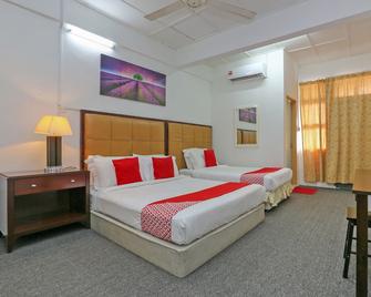 OYO 89922 The Sarina Hotel & Cafe - Bukit Bunga - Bedroom