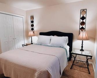 Entire house by Bozeman airport - Belgrade - Bedroom