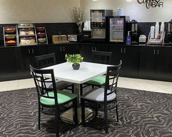 Wingate by Wyndham Little Rock - Little Rock - Buffet