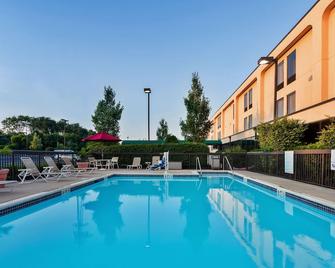Comfort Inn & Suites Mt. Holly - Westampton - Mount Holly - Басейн