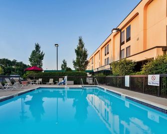 Comfort Inn & Suites Mt. Holly - Westampton - Mount Holly - Zwembad