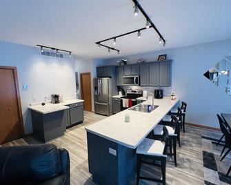 Oakdale Oasis- Close to everything - Oakdale - Kitchen