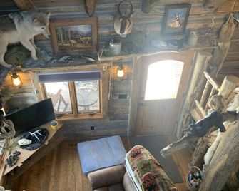 Gorgeous Outback Cabin w/ Beautiful Ponds, Mountain Views just 11 Mi to Bozeman - Gallatin Gateway - Sala de estar