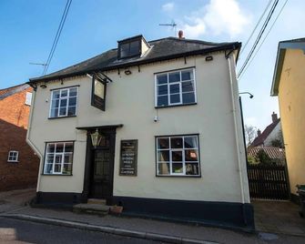The Dickleburgh Crown - Diss - Building