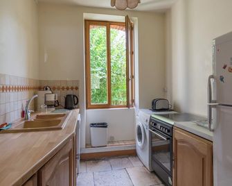 Farmhouse in Giroux Near Forest & Lake - Giroux - Cocina