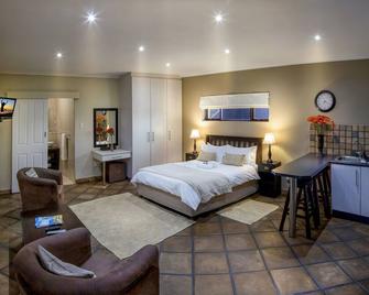 Lalapanzi Guest Lodge - Port Elizabeth - Makuuhuone
