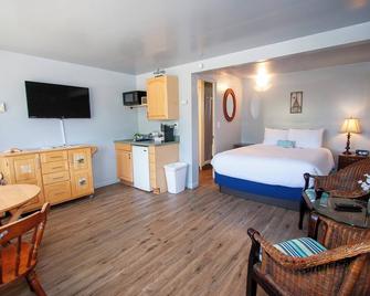 Cute, pet friendly motel. 1 mile to the beach and lighthouse. - Westport