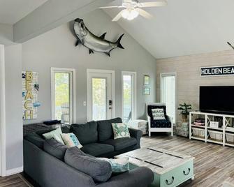 Beach Buoys & Salty Gulls 4 Bedroom Home by RedAwning - Supply - Sala de estar