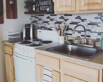 Cut Bank Studio #3 near Glacier National Park! - Cut Bank - Kitchen