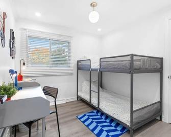 Beautiful and quiet urban cabin - Montreal - Bedroom