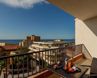 Hotel Villa Piras - אלגרו - מרפסת