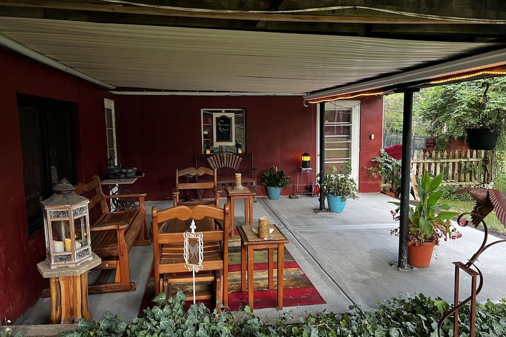 Delightful Patio Apt W/Private Entry In South Kc - קנזס סיטי - פטיו