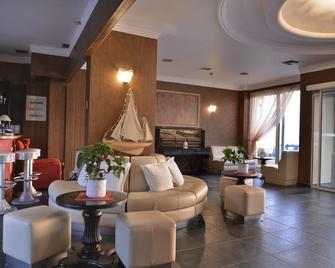 Hotel Cristina Maris - Loutraki - Lounge