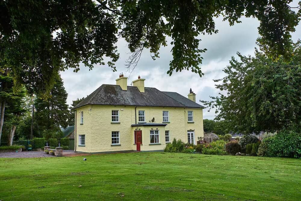Striking Tipperary Farmhouse - Thurles - Edificio